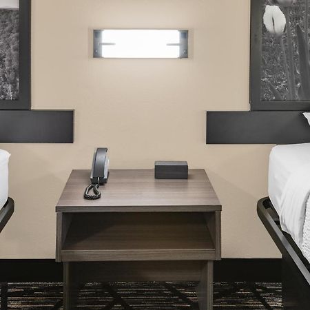 Super 8 By Wyndham Charlottesville Ngoại thất bức ảnh