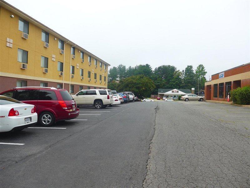 Super 8 By Wyndham Charlottesville Ngoại thất bức ảnh