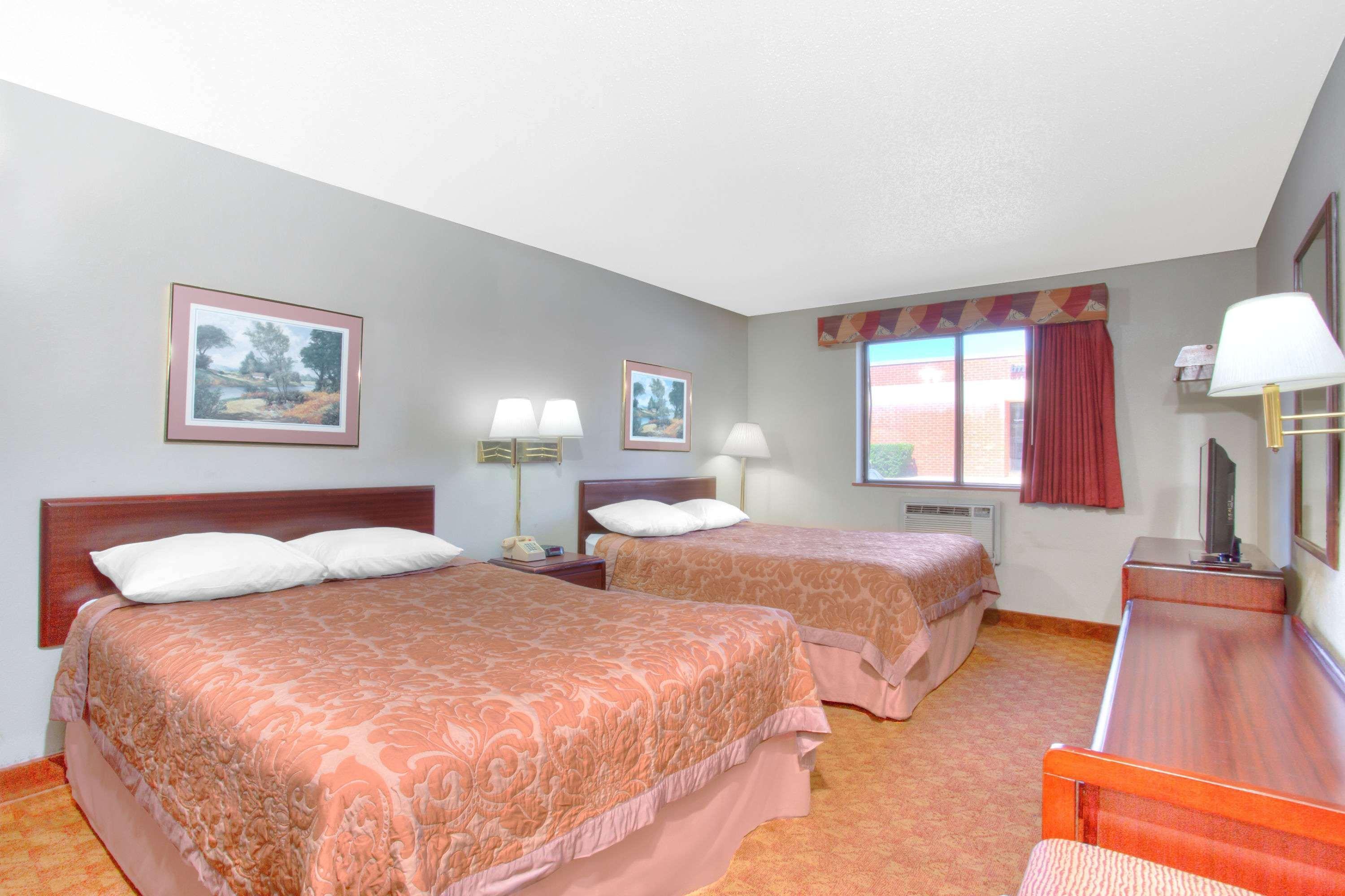 Super 8 By Wyndham Charlottesville Ngoại thất bức ảnh