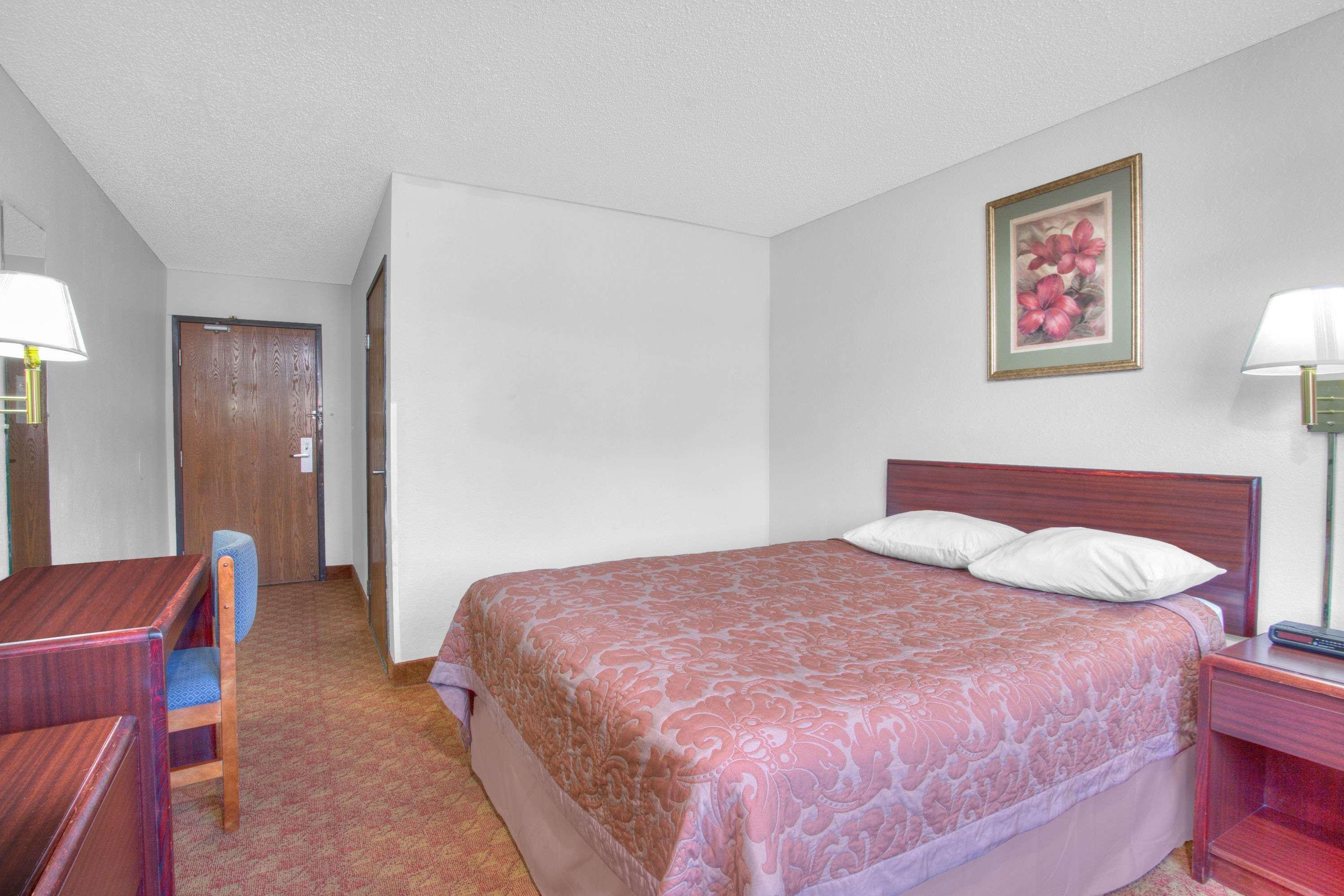 Super 8 By Wyndham Charlottesville Ngoại thất bức ảnh