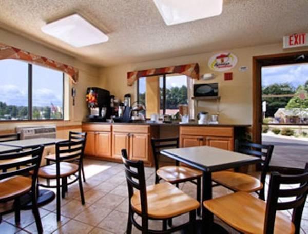 Super 8 By Wyndham Charlottesville Ngoại thất bức ảnh