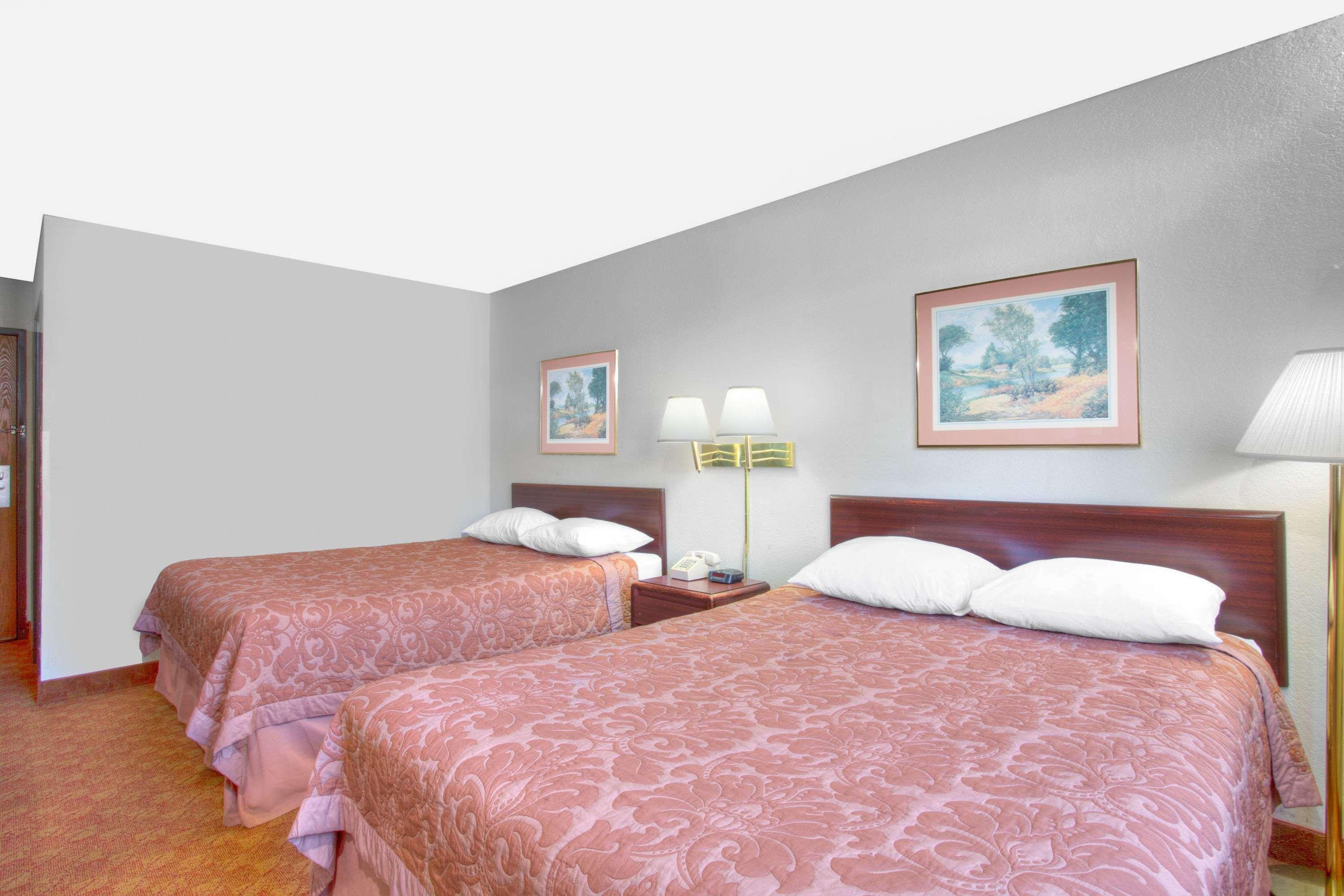 Super 8 By Wyndham Charlottesville Ngoại thất bức ảnh