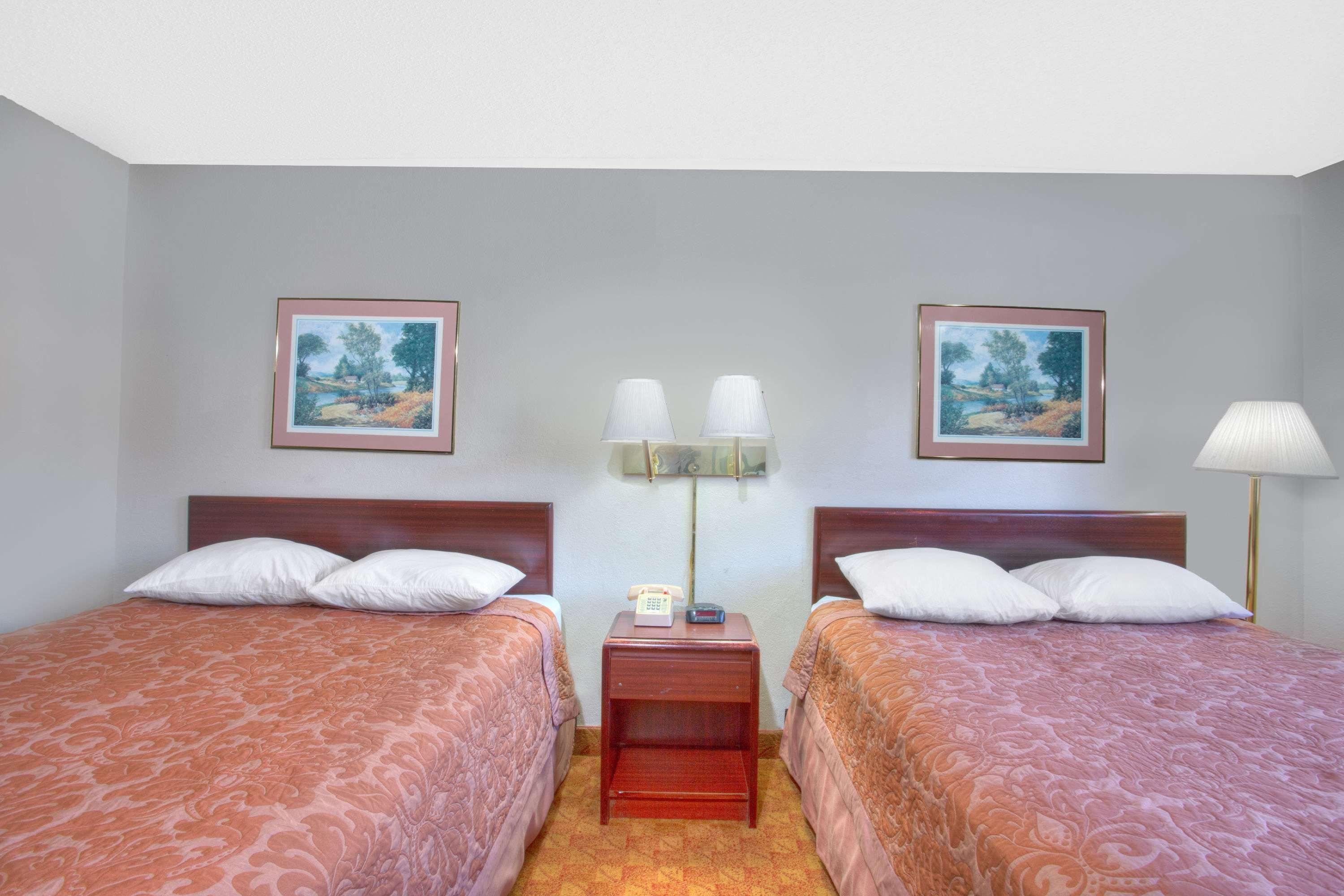 Super 8 By Wyndham Charlottesville Ngoại thất bức ảnh