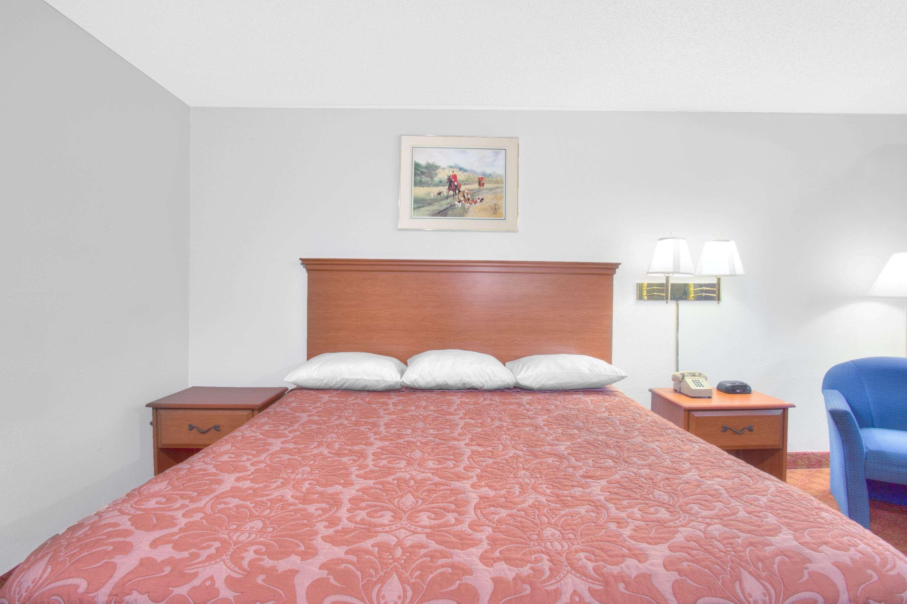 Super 8 By Wyndham Charlottesville Ngoại thất bức ảnh