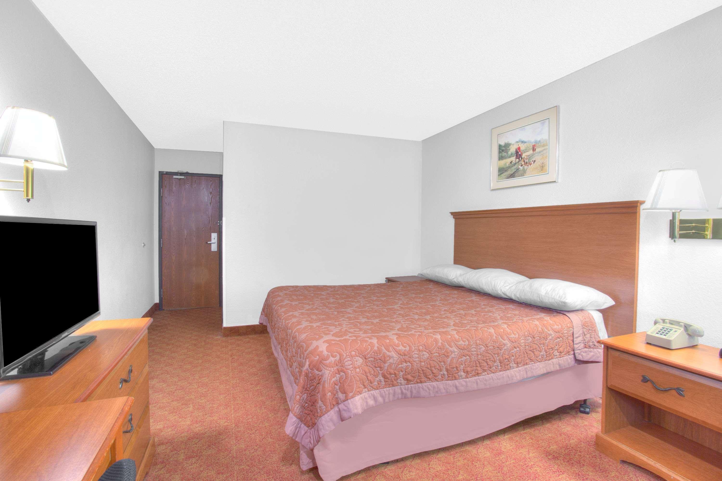 Super 8 By Wyndham Charlottesville Ngoại thất bức ảnh