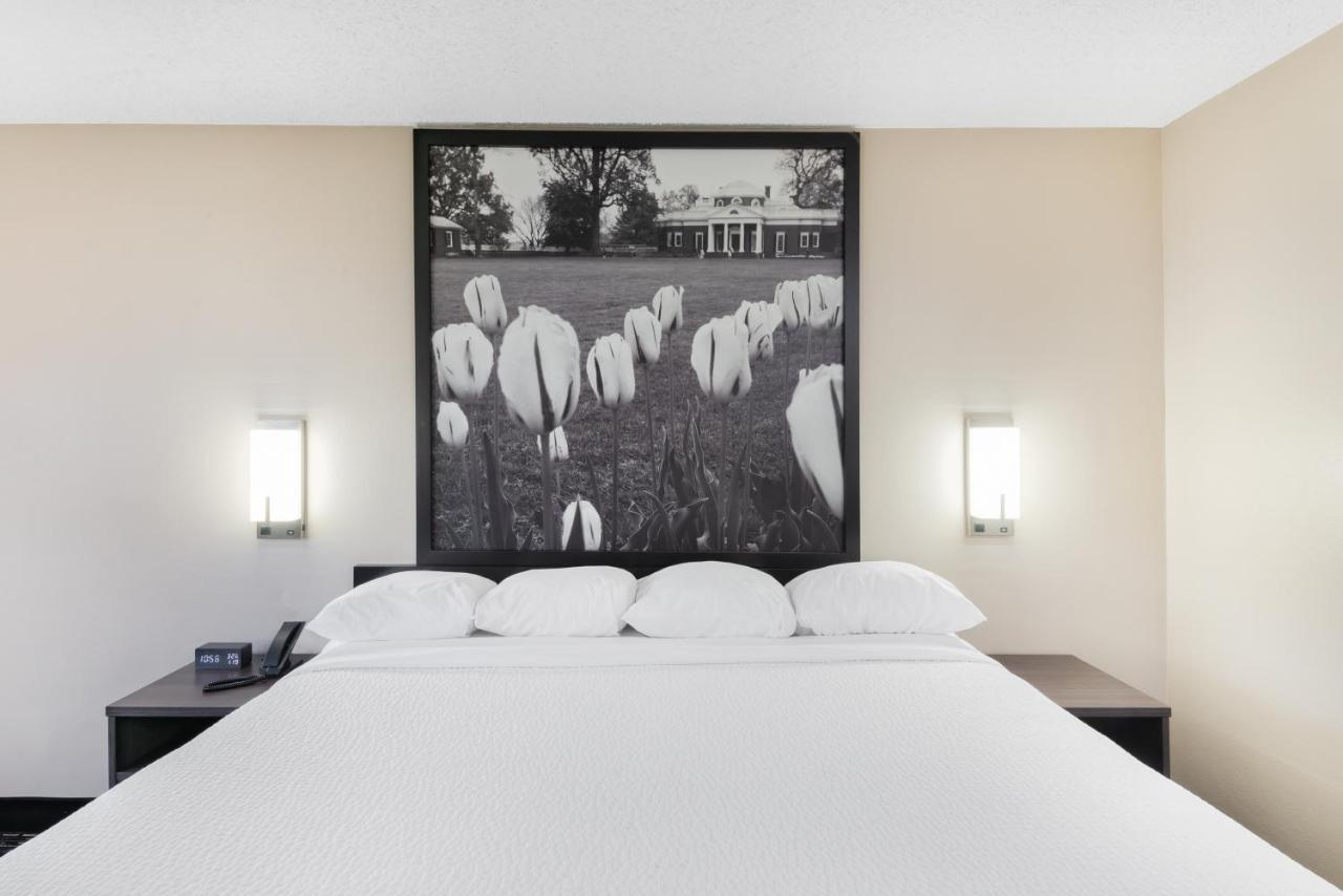 Super 8 By Wyndham Charlottesville Ngoại thất bức ảnh
