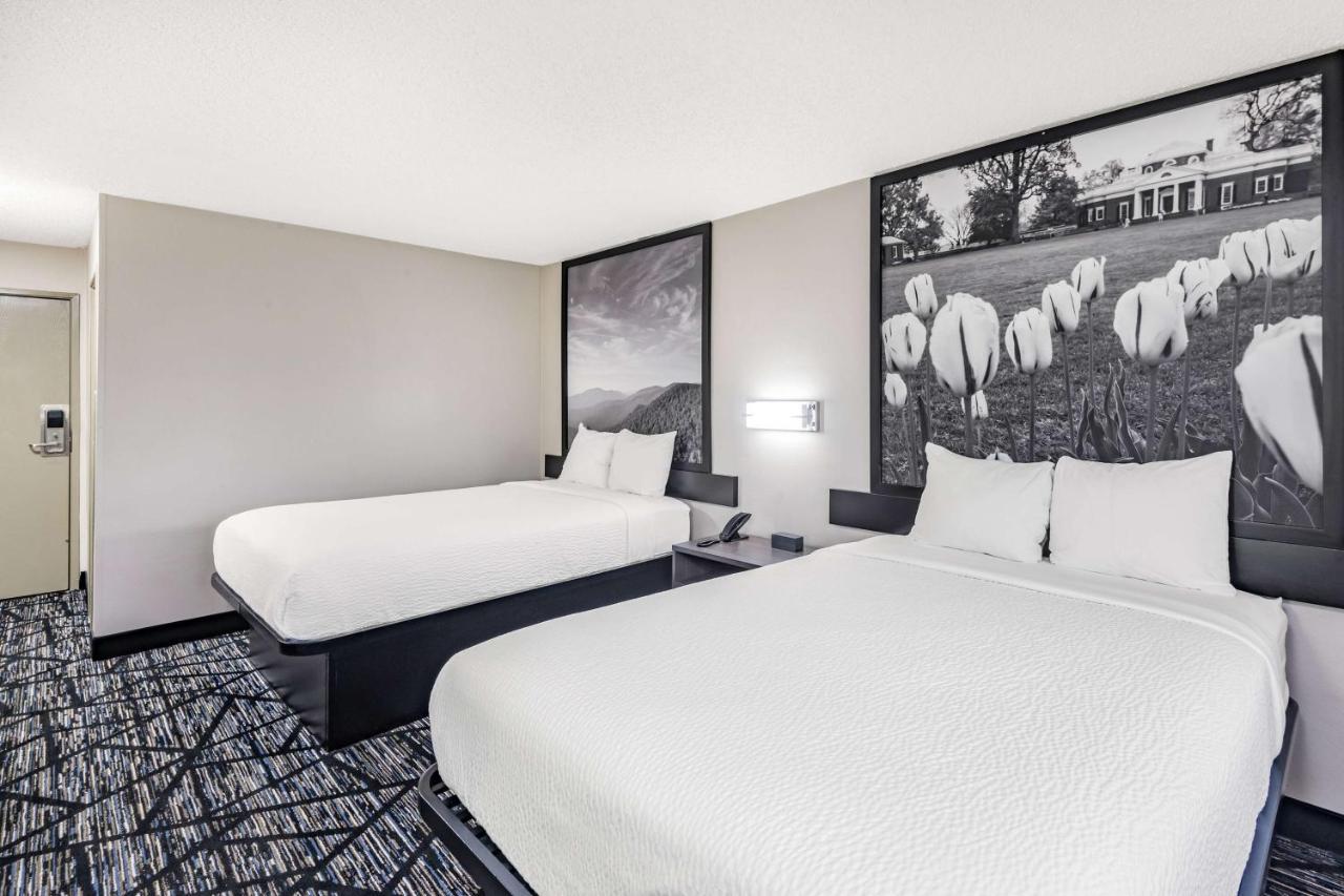 Super 8 By Wyndham Charlottesville Ngoại thất bức ảnh