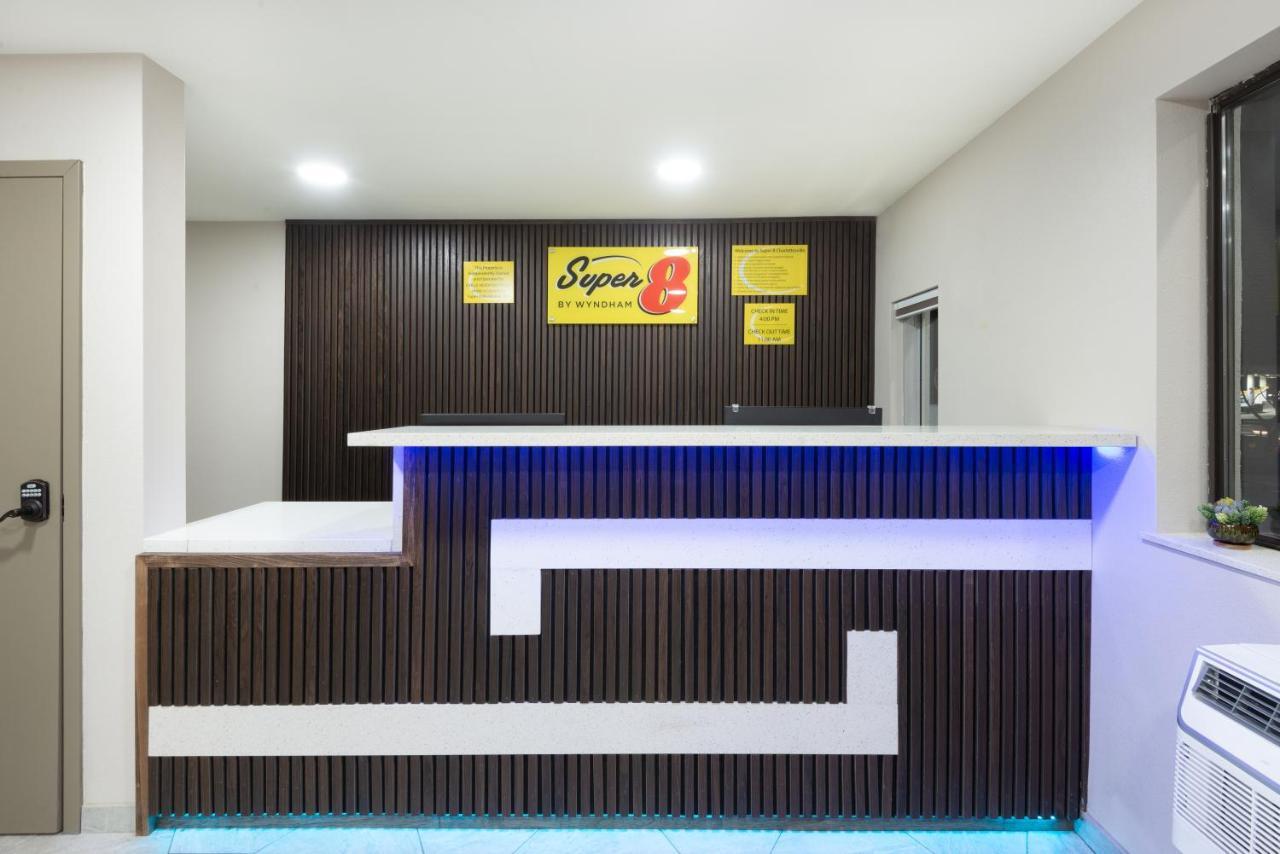 Super 8 By Wyndham Charlottesville Ngoại thất bức ảnh