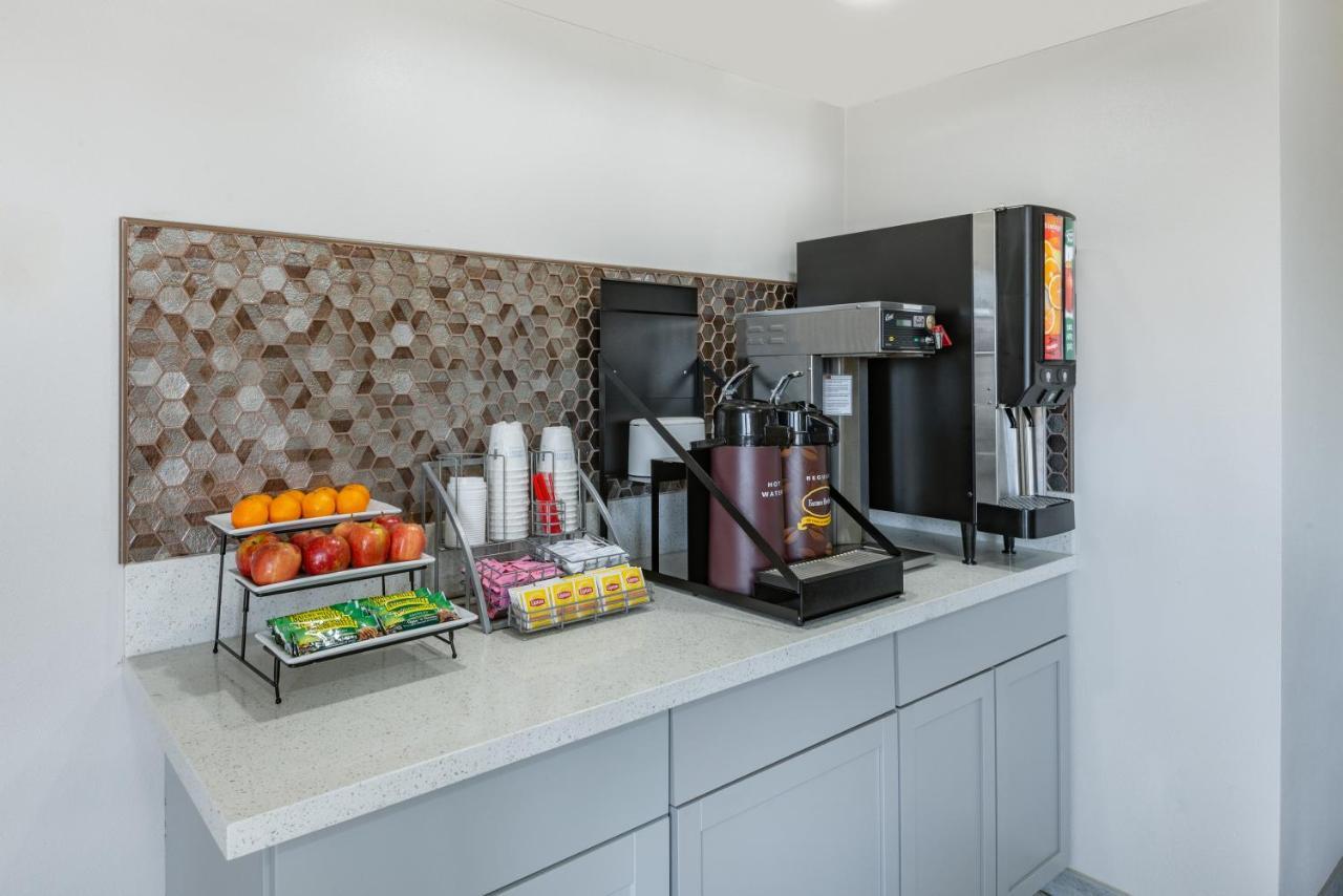 Super 8 By Wyndham Charlottesville Ngoại thất bức ảnh