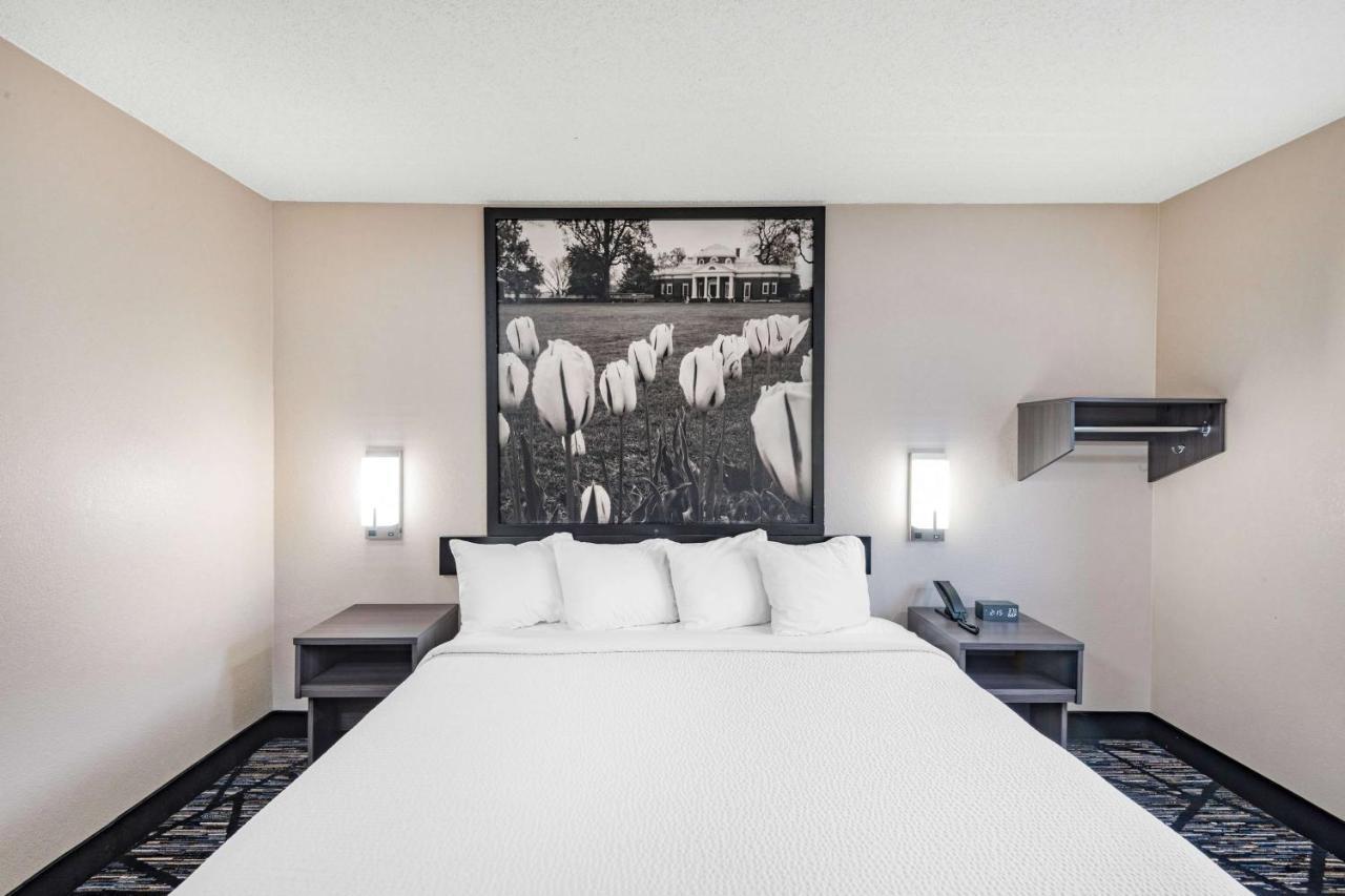 Super 8 By Wyndham Charlottesville Ngoại thất bức ảnh