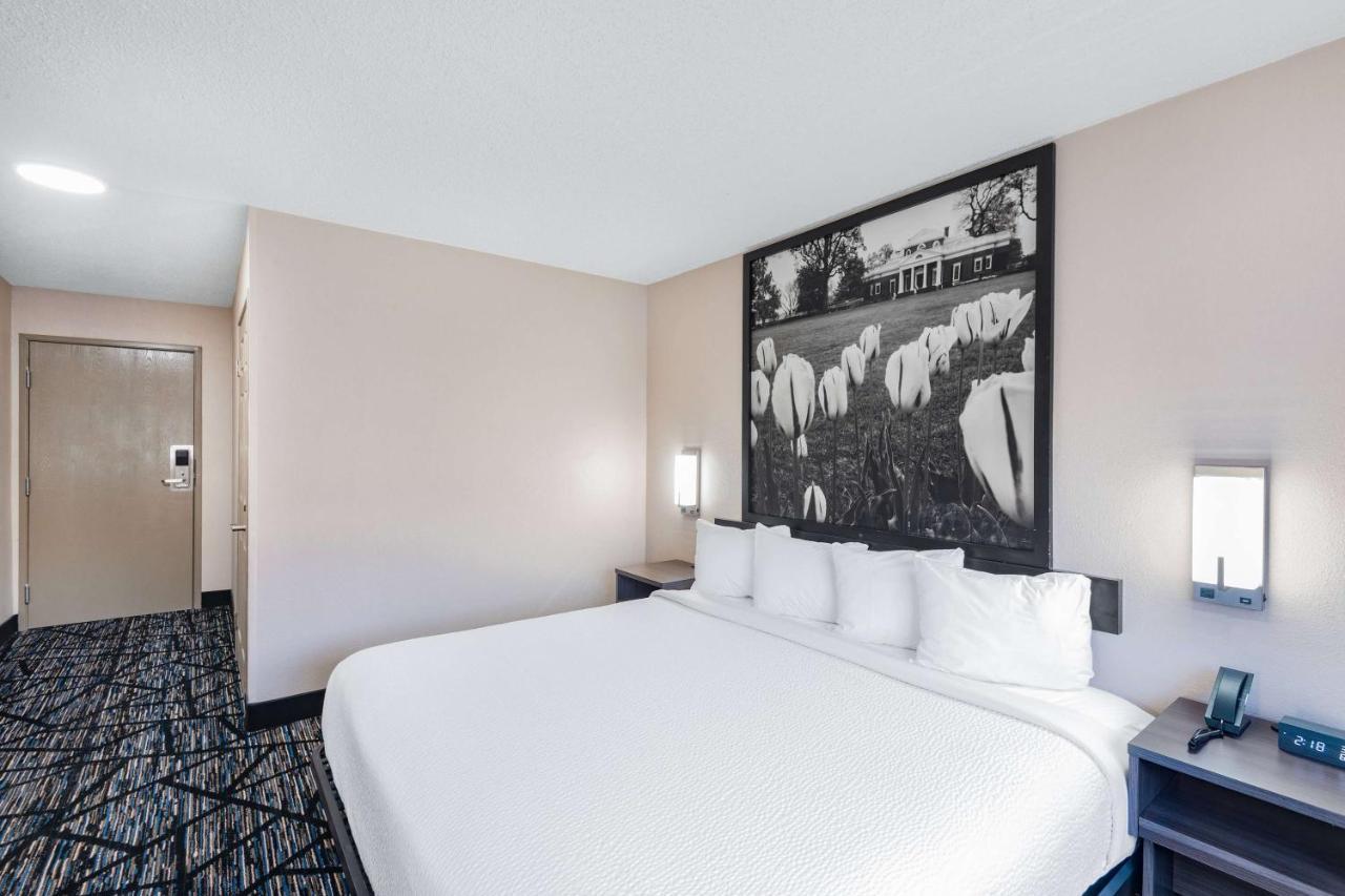 Super 8 By Wyndham Charlottesville Ngoại thất bức ảnh