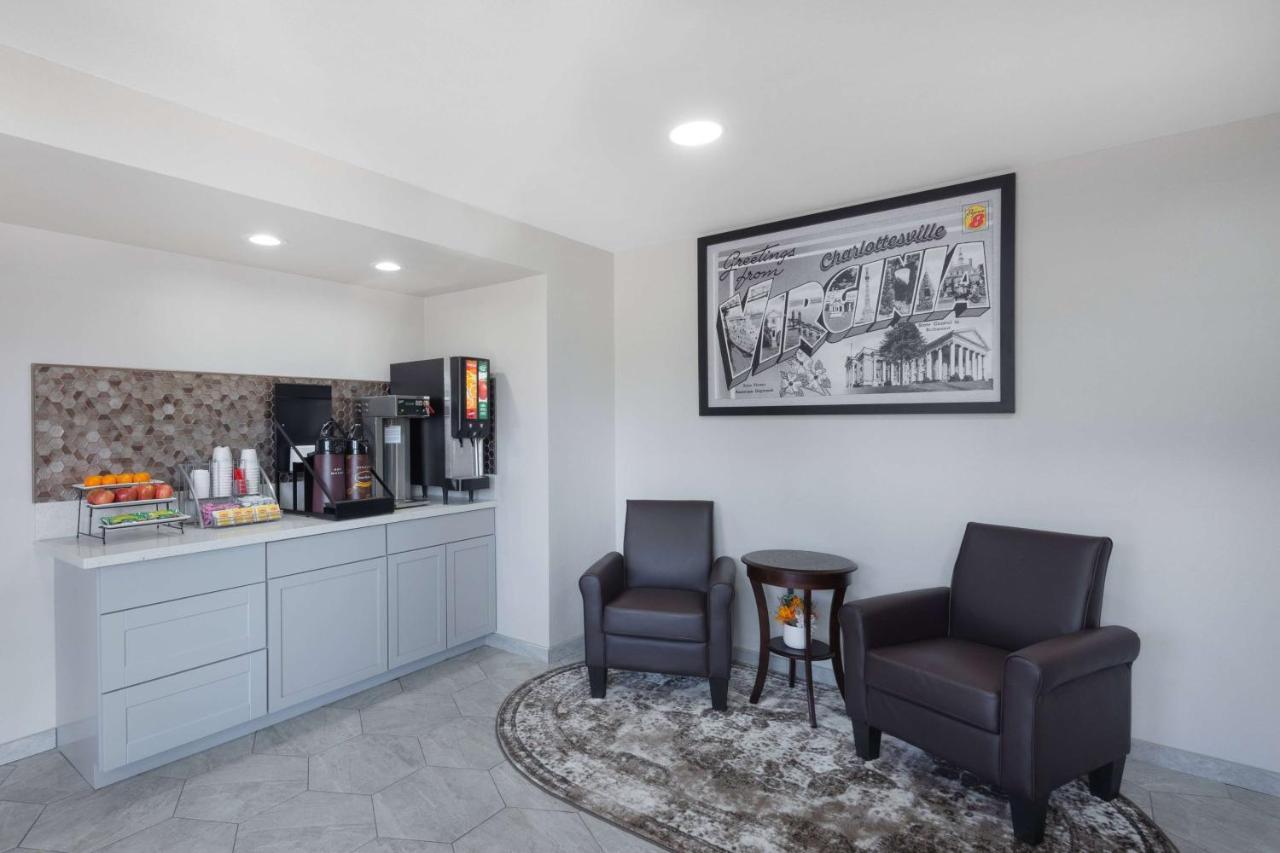 Super 8 By Wyndham Charlottesville Ngoại thất bức ảnh