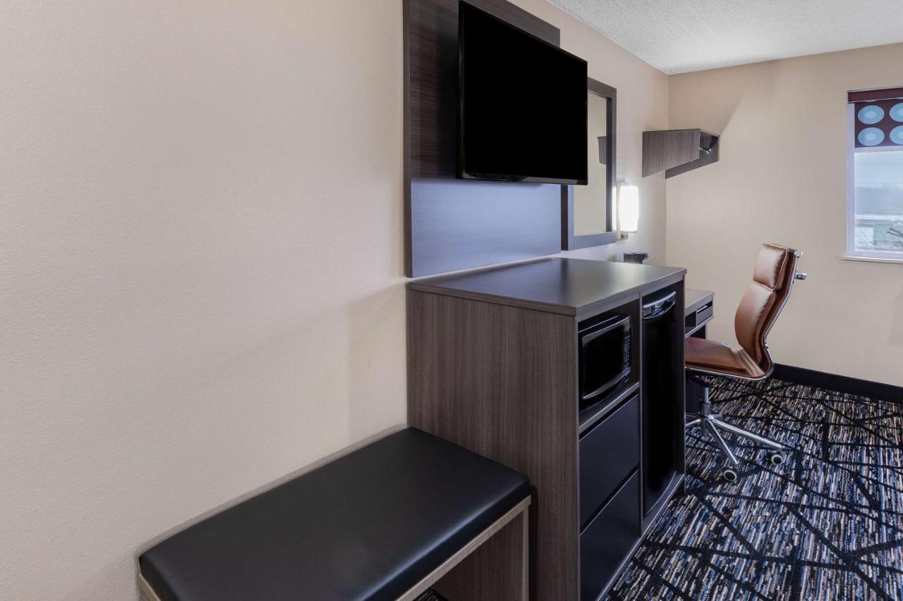 Super 8 By Wyndham Charlottesville Ngoại thất bức ảnh