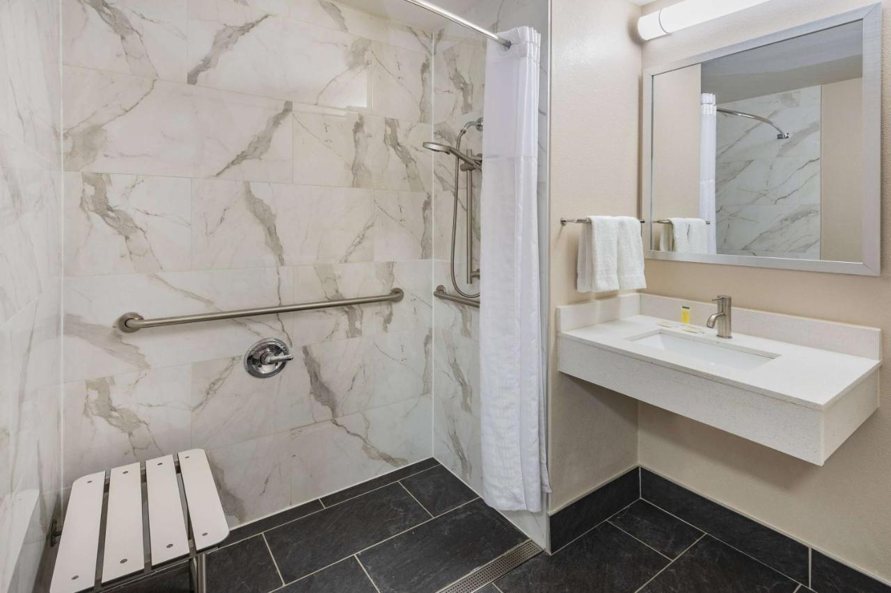 Super 8 By Wyndham Charlottesville Ngoại thất bức ảnh
