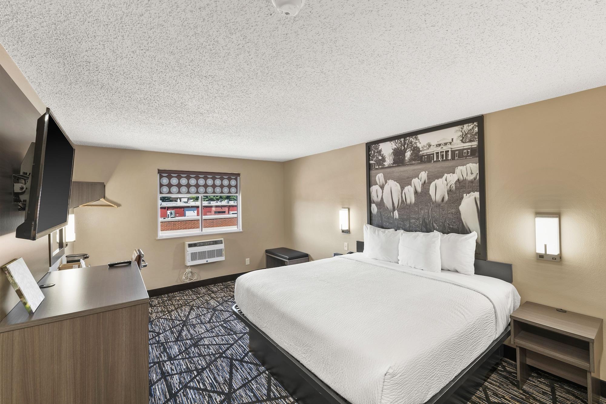 Super 8 By Wyndham Charlottesville Ngoại thất bức ảnh