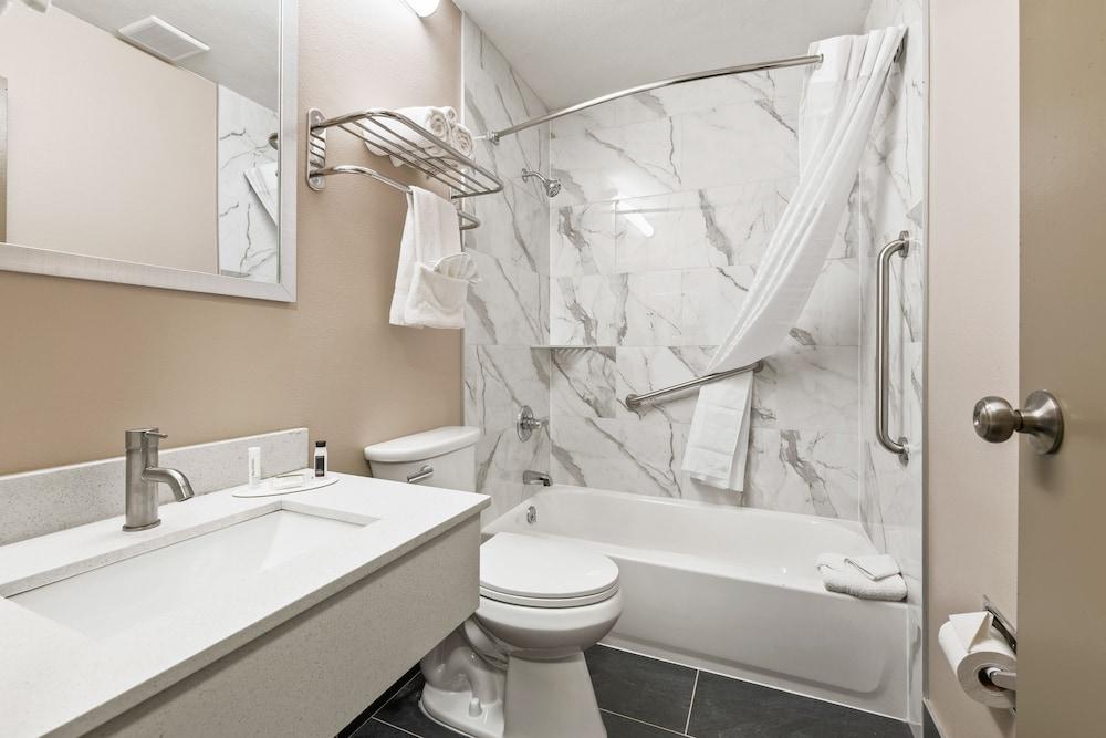 Super 8 By Wyndham Charlottesville Ngoại thất bức ảnh